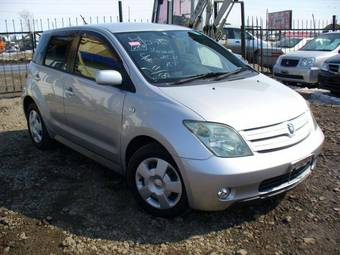 2002 Toyota ist Photos
