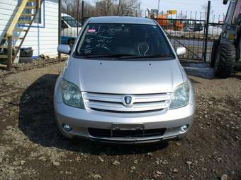 2002 Toyota ist Photos