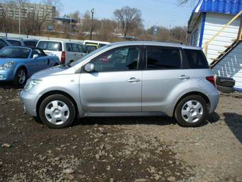 2002 Toyota ist Photos