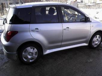 2002 Toyota ist Pictures