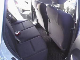 2002 Toyota ist Images