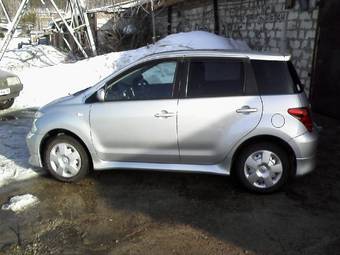 2002 Toyota ist Photos