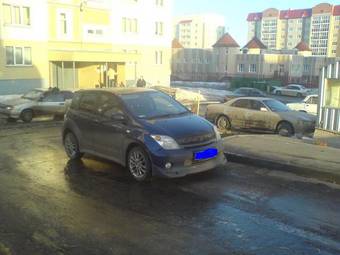 2002 Toyota ist Photos