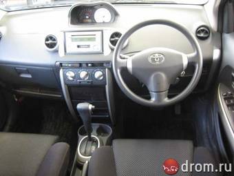2002 Toyota ist Photos