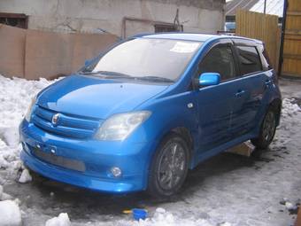 2002 Toyota ist Images