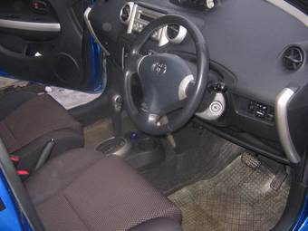 2002 Toyota ist Pictures