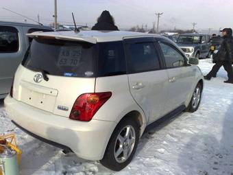 2002 Toyota ist Photos