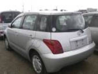 2002 Toyota ist Photos