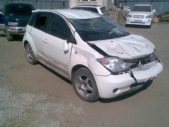 2002 Toyota ist Photos