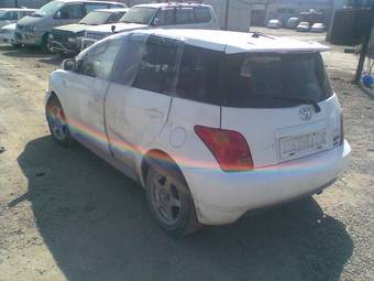 2002 Toyota ist Photos