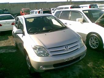 2002 Toyota ist Pics
