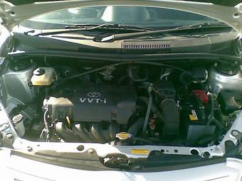 2002 Toyota ist Photos
