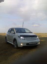 2002 Toyota ist Pictures