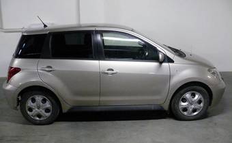 2002 Toyota ist Photos