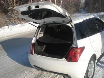 2002 Toyota ist Photos