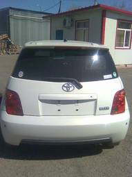 2002 Toyota ist Photos