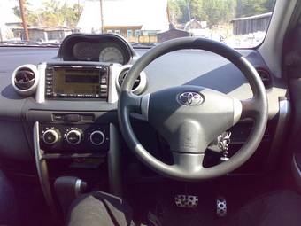 2002 Toyota ist Pics