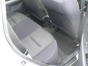 2002 Toyota ist Pictures