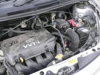 2002 Toyota ist Photos