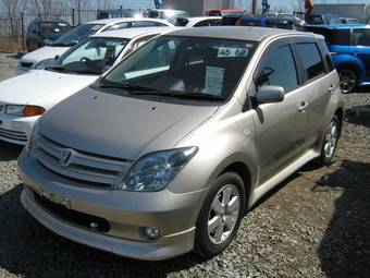 2002 Toyota ist Pictures