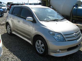 2002 Toyota ist Pictures