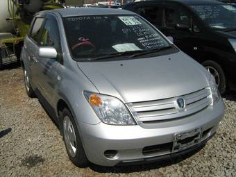 2002 Toyota ist Pictures