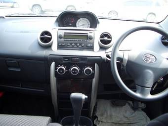 2002 Toyota ist Pictures