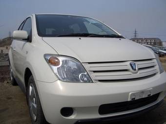 2002 Toyota ist Photos