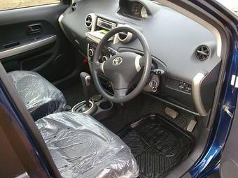 2002 Toyota ist Photos