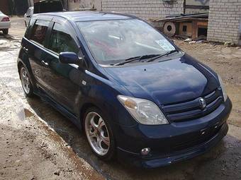 2002 Toyota ist Photos