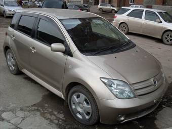 2002 Toyota ist Photos