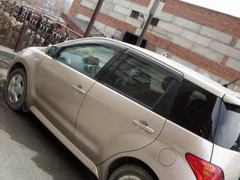 2002 Toyota ist Photos