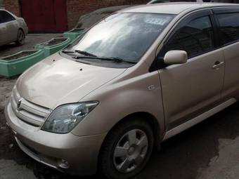 2002 Toyota ist Photos