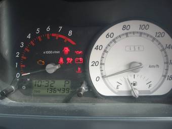 2002 Toyota ist Photos