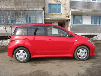 2002 Toyota ist Photos