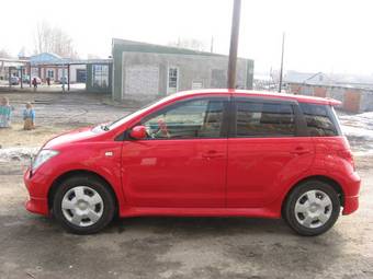 2002 Toyota ist Photos