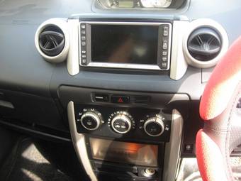 2002 Toyota ist Pictures