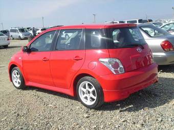 2002 Toyota ist Pictures