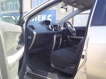 2002 Toyota ist Pictures