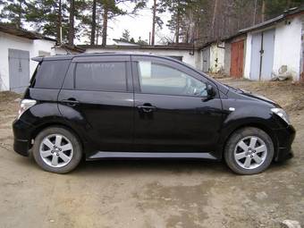 2002 Toyota ist Images