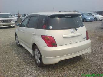 2002 Toyota ist Photos