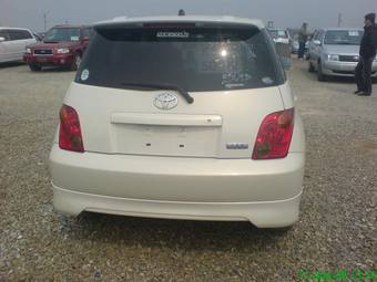 2002 Toyota ist Photos