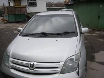 2002 Toyota ist Pictures