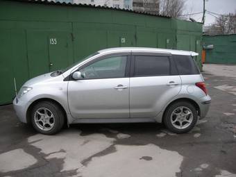 2002 Toyota ist Pictures