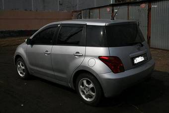 2002 Toyota ist Photos
