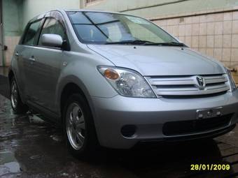 2002 Toyota ist Photos
