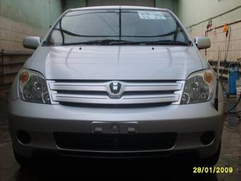 2002 Toyota ist Pictures
