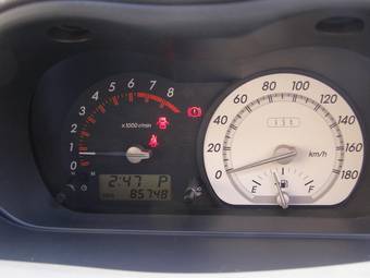 2002 Toyota ist Photos