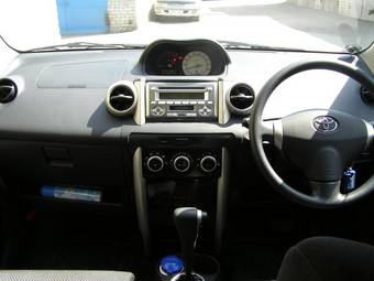 2002 Toyota ist Photos