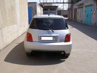 2002 Toyota ist Photos